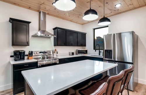 Sevierville Cabin | Autumn Cabin | Comfortable, Pool, Hot Tub + Games