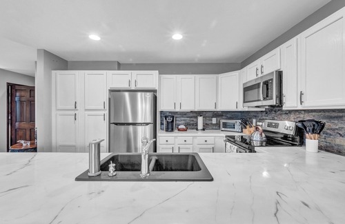 Sugar Mountain House | Autumn Escape/Stunning views Chalet w/Fireplace/walk to trails and slopes