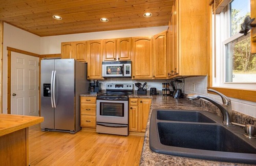Sevierville Cabin | Autumn Haven | Theater, Game room, Hot Tub, Deck