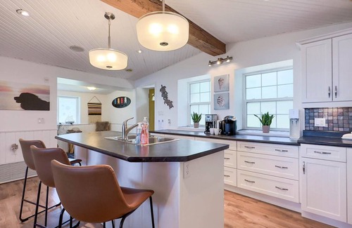 Bluewater Cottage | Autumn Leaves & Lake Breezes: Bedrock Beach House