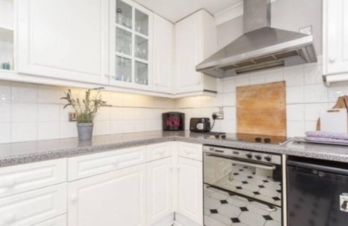 New Forest District Apartment | “Autumn Memories Await at Trinny’s cozy Apartment!”