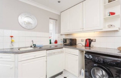 New Forest District Apartment | “Autumn Memories Await at Trinny’s cozy Apartment!”