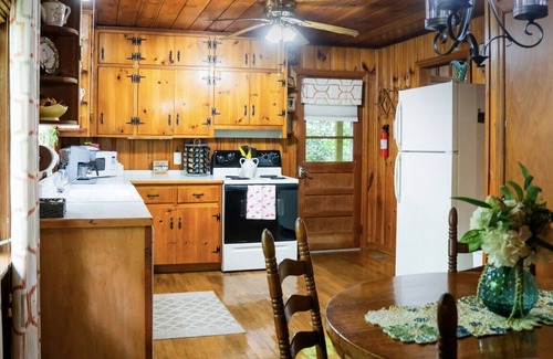 Blue Ridge Cabin | Autumn River Escape – Swim, Relax, Explore!