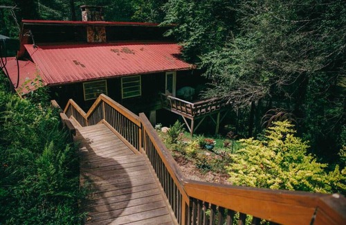 Blue Ridge Cabin | Autumn River Escape – Swim, Relax, Explore!