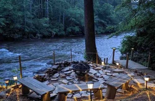 Blue Ridge Cabin | Autumn River Escape – Swim, Relax, Explore!