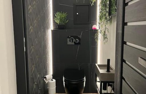 Ensival House | Aux 3 univers