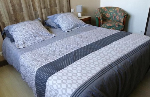 Mailhac-sur-Benaize Hotel | Aux Berges du Lac de Mondon