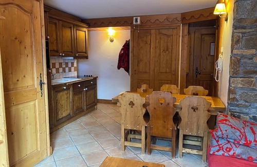 Reberty Apartment | AUX MENUIRES APARTMENT IN LUXURY RESIDENCE SLEEPS 6. 2 BEDROOMS.