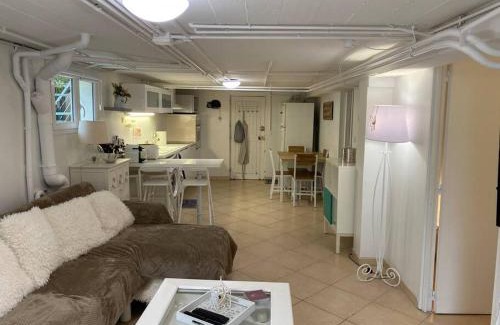 Auxerre Apartment | Aux temps modernes