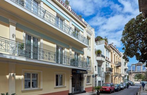 Plaka Hotel | Ava Hotel and Suites