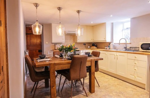 Tideswell House | Ava Lily Cottage, Tideswell
