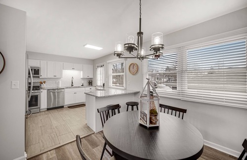 Schererville House | AVAIL 10/28- 4 Bed/2 bath remodel Great Neighborhood