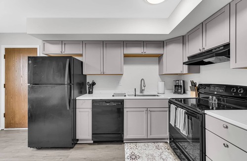 Munster Apartment | AVAIL 11/17- NEW 2BED CONDO by Hospital & Chicago