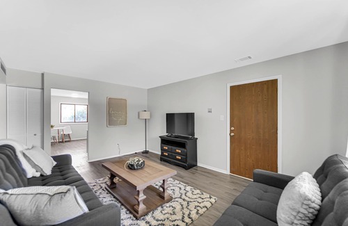 Munster Apartment | AVAIL 11/17- NEW 2BED CONDO by Hospital & Chicago