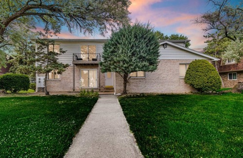 Munster Apartment | AVAIL 12/3- 2BR CONDO by Shops Hospitals & Chicago