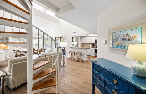 Miramar Beach Cottage | AVAIL JAN FEB 2026-contact owner! Beach, pools, tennis, pickleball, hot tub!
