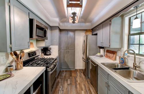 Shreveport House | Avail This Weekend, Lakefront, Kayaks, Fenced