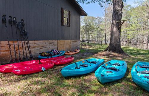 Shreveport House | Avail This Weekend, Lakefront, Kayaks, Fenced