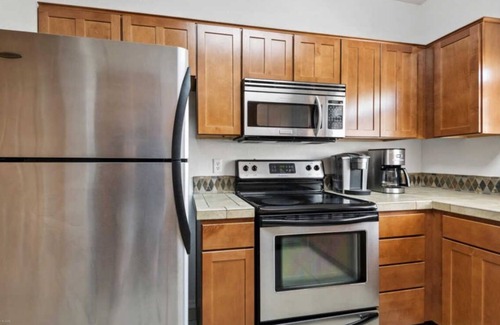 Tucson Condo | Available 12/30/25! 2nd Floor View Condo, Wood Fireplace, Garage, Soaking Tub!