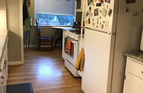 Central Colorado Springs House | Available again Nov 2024! - #StayArtsyCOS adorable downtown home, dog-friendly