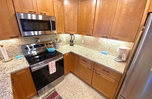 Palm Beach Gardens House | AVAILABLE DEC.! ~ 4 miles to BEACH ~ WALK to Shops, Restaurants; Pet Friendly!