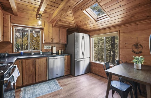 Payson Cabin | AVAILABLE for FALL🍁, Secluded Patio, min to Tonto National Forest! Private