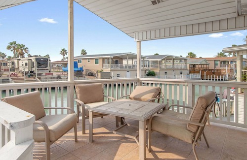 Port Isabel Cottage | Available for Spring! 186 Little Breeze Cottage on the Water