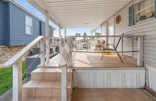 Port Isabel Cottage | Available for Spring! 186 Little Breeze Cottage on the Water
