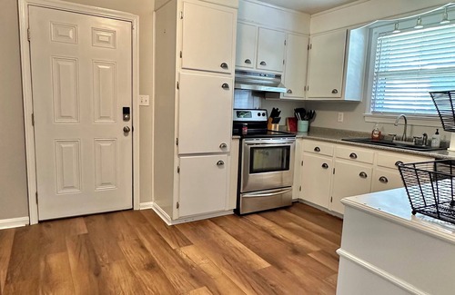 Savannah House | Available Now! Early Street Executive Rental- hospitals,HAAF,10 min to downtown