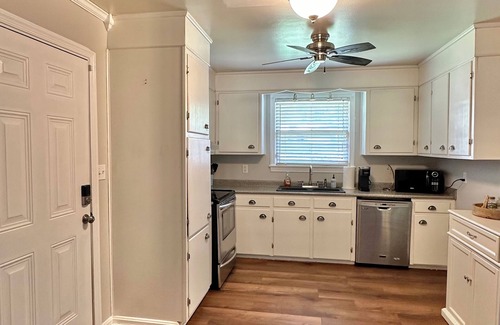 Savannah House | Available Now! Early Street Executive Rental- hospitals,HAAF,10 min to downtown