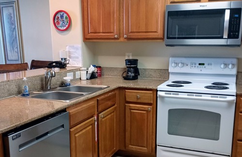 Florida Central Atlantic Coast Condo | AVAILABLE NOW SEPT 28-OCT 5 POOL LAKE DISNEY FIREWORK VIEW 9PM LOVELY 1BDR 2BTH
