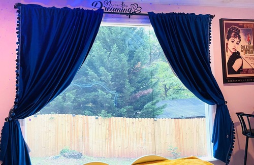 Peachtree Corners House | Available to Book now 1 Bedroom Home with nice Glass View