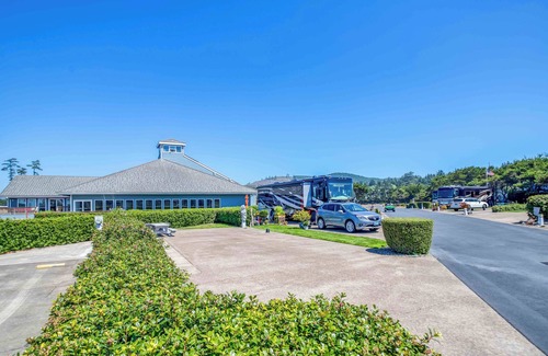 Agate Beach RV Rental | Available with 50AMP, 30AMP, Water/Sewer hook up's, WiFi