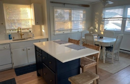 Avalon House | AVALON 3br in amazing location; walk to beach and town; pet friendly