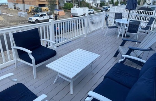 Avalon House | AVALON 3br in amazing location; walk to beach and town; pet friendly