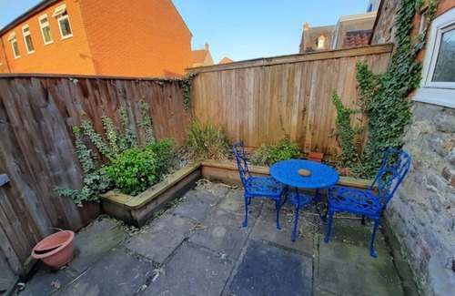 Glastonbury House | Avalon, classic town house with parkingn