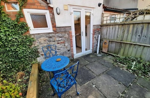Glastonbury House | Avalon, classic town house with parkingn