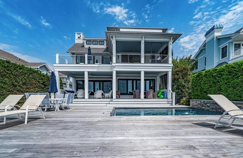 Avalon House | AVALON nBay Front Home with pool, deck and dock. Spacious 5-bedroom, 4.5 bath