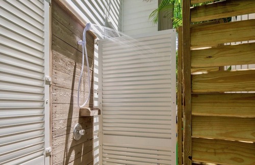 Bahama Village House | **AVALYNN HOUSE @ THE ANNEX** Lush Home by Beach & Duval + LAST KEY SERVICES...