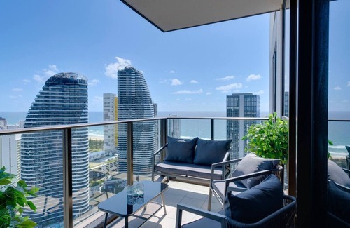 Broadbeach Apartment | Avani Vista Stylish Beachside Retreat with Gym