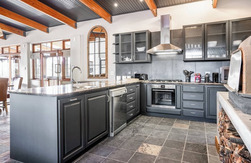 Stellenbosch House | Avemore Manor House -Exquisite winelands home with Breathtaking Views