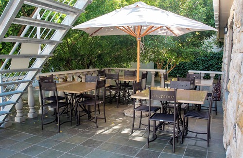 Sedgefield Apartment | Avemore Sedgefield Island apartment situated one street from the beautiful lake