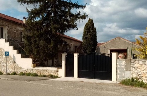 Orgnac-l'Aven House | Aven cottages in old farmhouse