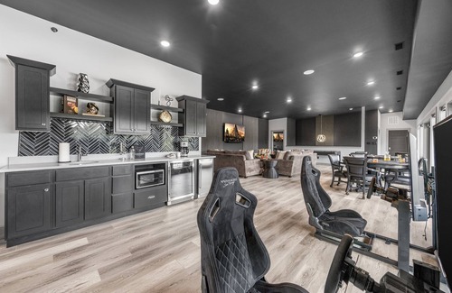 Sevierville Cabin | Avenger-inspired Cabin, FREE Waterpark,Indoor Pool 10 Bedrooms Sleeps 40,