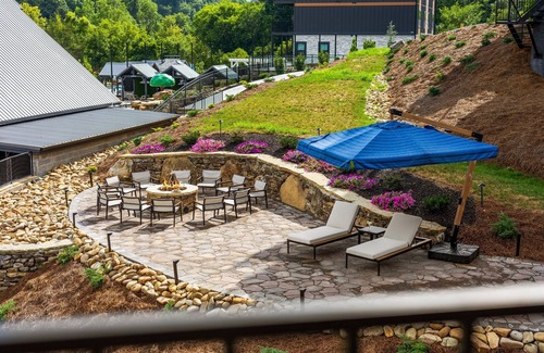 Sevierville Cabin | Avenger-inspired Cabin, FREE Waterpark,Indoor Pool 10 Bedrooms Sleeps 40,
