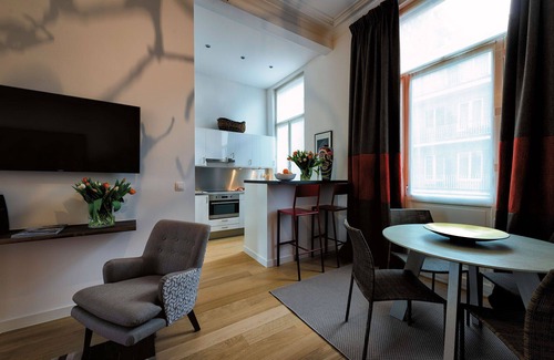 Postel Apartment | Avenue Louise - Gorgeous One Bedroom Apartment with Balcony