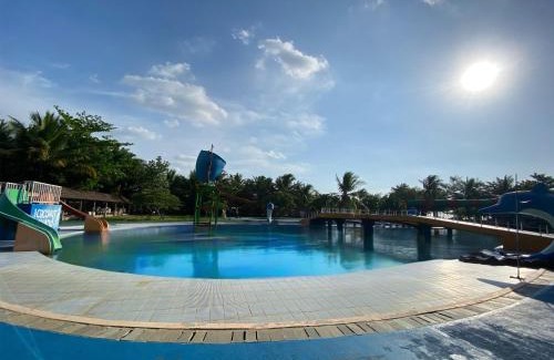 Labuhan Resort | Avery Coconut Island Waterpark Beach Resort Carita