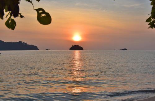 Pangkor Island Hotel | AVI Pangkor Beach Resort