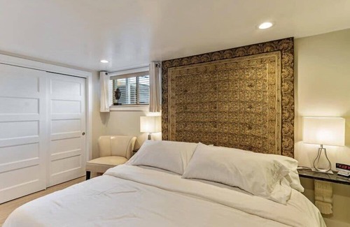 Liberty Wells House | Aviary Park & PickleBall Close By