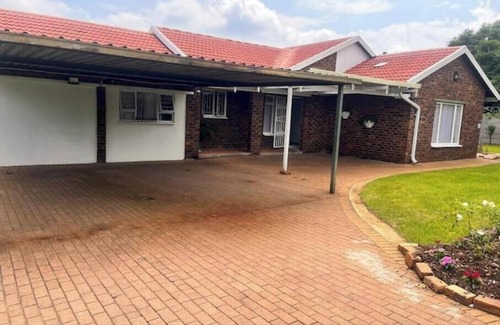 Croydon House | Aviator's Nest OR Tambo